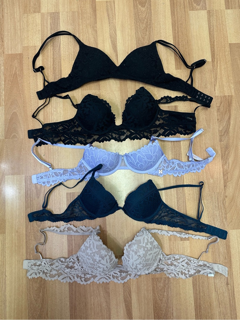 32A Bras: Mixed Colours and Brands